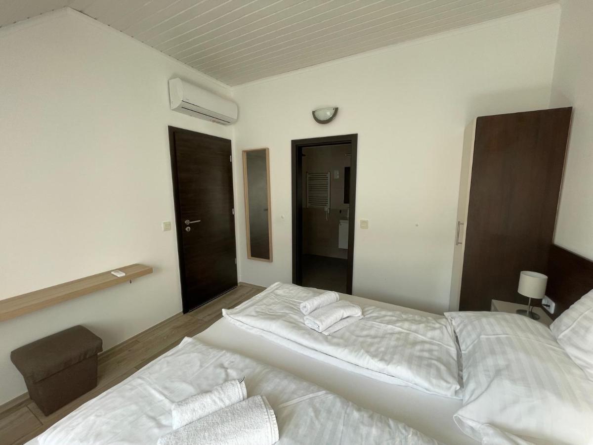Varlak Vendeghaz Guest house *